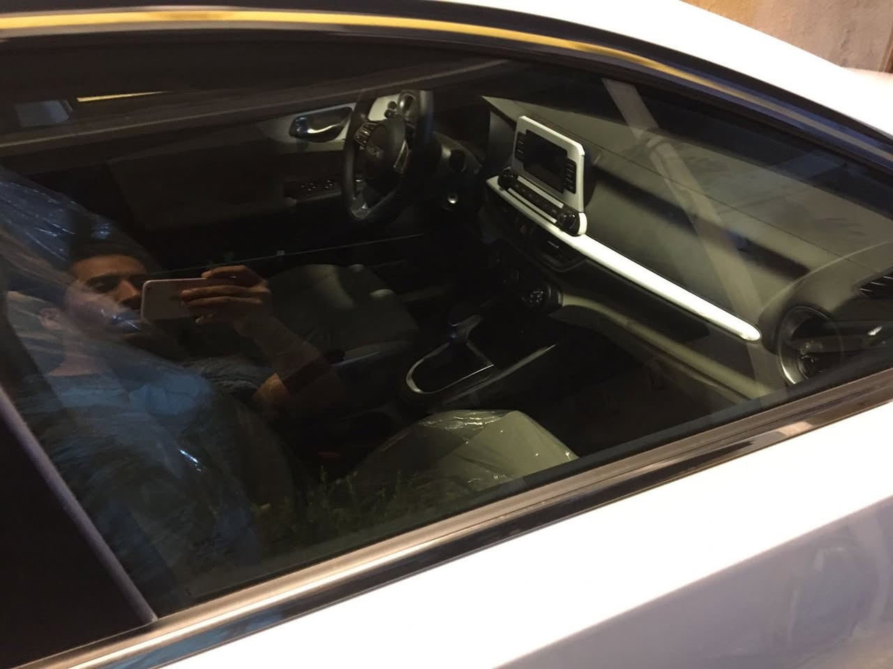 سيراتو موديل 2024 فول مواصفات خليجي ماشيه 17 الف مكفوله كفاله عامه مدوشه مكينه 2000 وبعده بالفابلون مال شركه السعر 190$ وبيه مجال رقم بغداد بسمي 
***********
