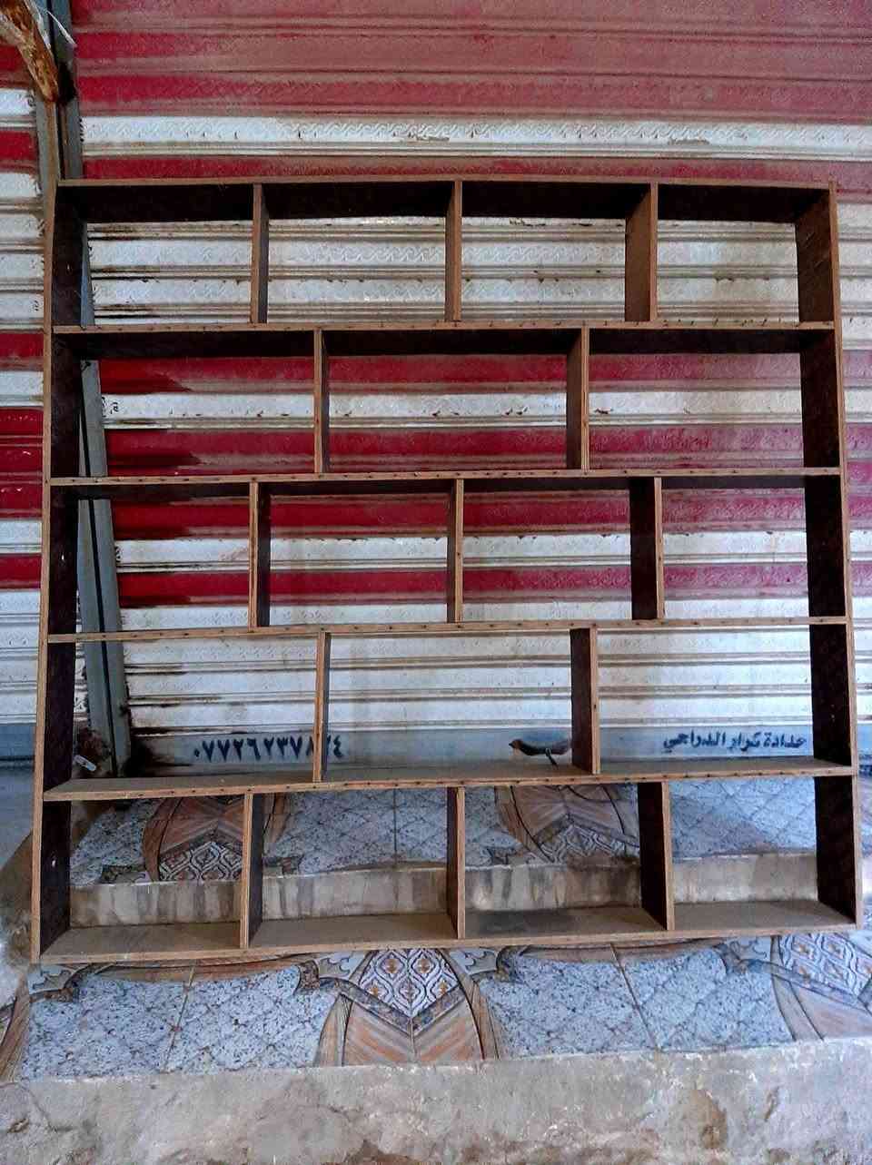 ميز جام خانه قياس مترين ونص طول والعرض  متر ونص للبيع سعره 150 وبيه مجال قليل رف مال محل قياس مترين طول والعرض مترين للبيع سعره 50 العنوان الماجديه الشراي اتصل ***********
