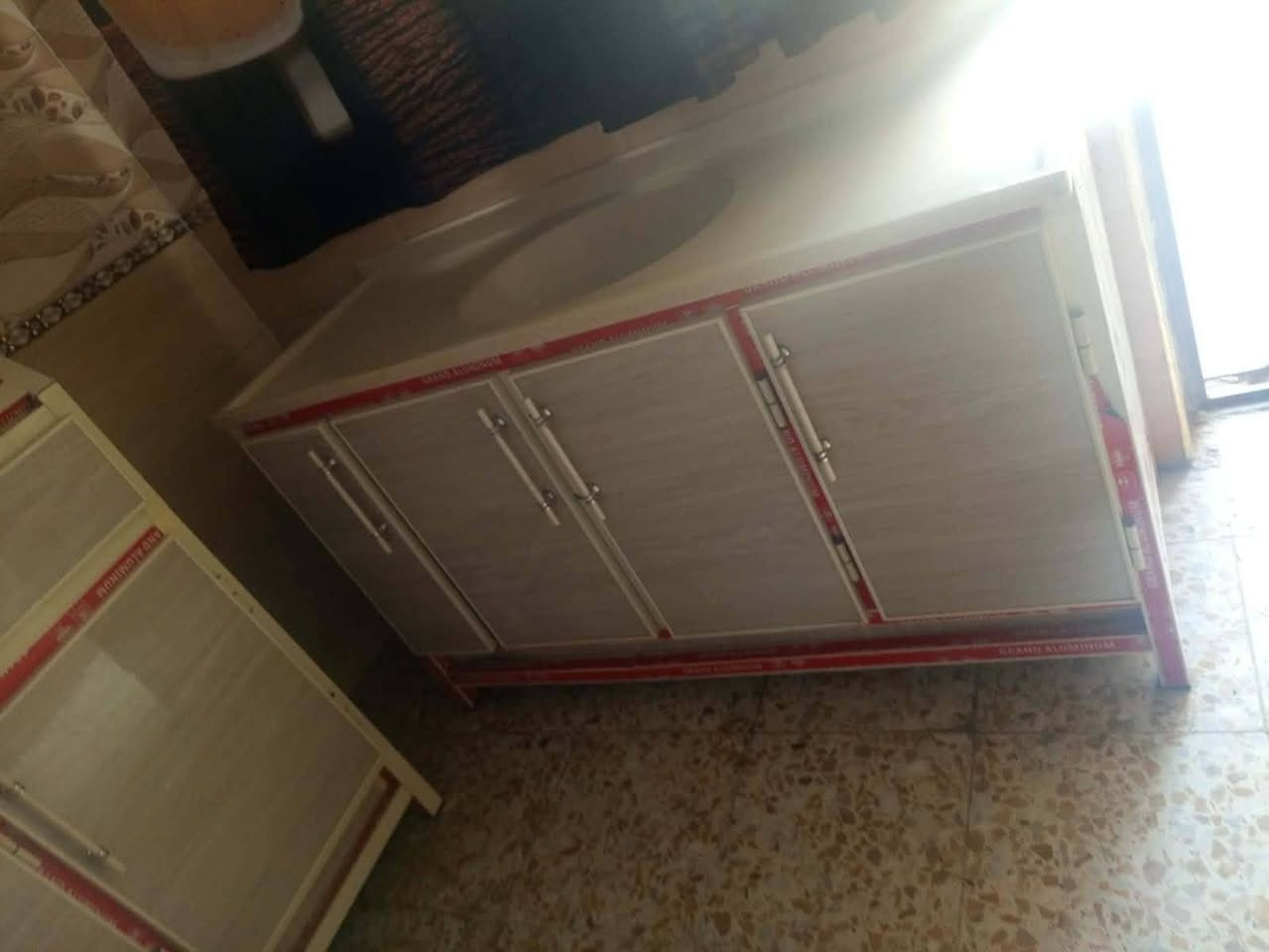 السلام عليكم عندي هاذ الكوانتر بعد جديد صاله 2 شهرين من اخدت نضيف بس بي ضر واحد بل باب  الرقم ***********
