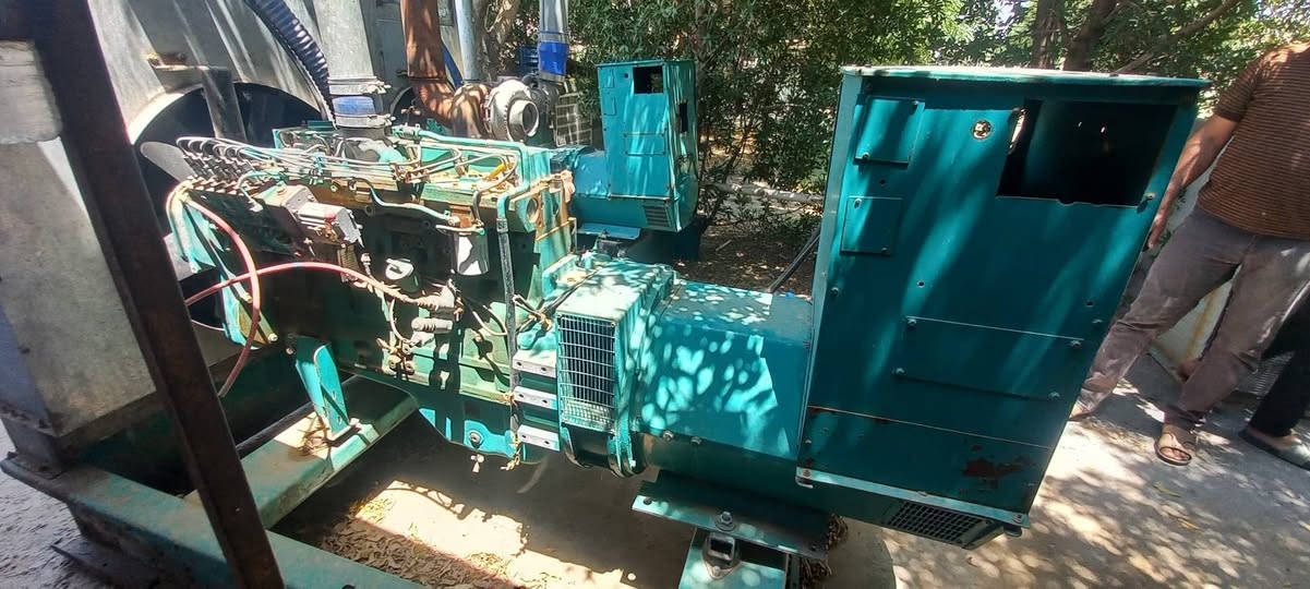 مولد كمنز 200 KV عدد 2  وحده شغاله وحده كايمه  12 ولف السعر 73 ورقه 
***********  مكلف بالنشر
