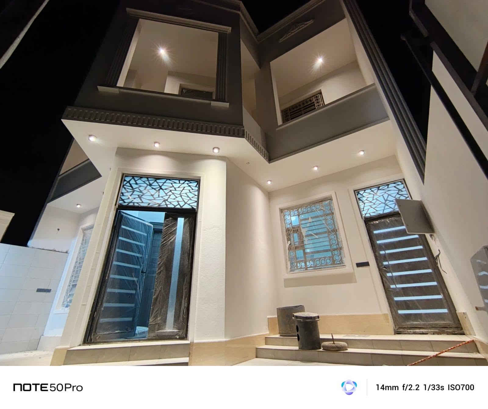 📍بيت طابقين 🏠للبيع الرمادي 6كيلو قرب على مجمع الهندسي 
نوع العقار :طابو صرف تحويل مباشر 
 الشارع  10متر 
المساحة : 200 متر
بناء حجر سنه 2026
{ طابقين } 
الطـابق الأول يتكون من 
.غرفة 1
.صالة 
.مطبخ 
.ديوانيه 
.صحيات داخل وخارج 
الطـابق الثاني بناء بلوك مضقوط 2026
.غرفة 2
.صالة 
  متوفرة جميع الخدمات في المنطقة _ مدارس 🏫 _ اسواق 
 
للأستفسار 📞.        ***********
