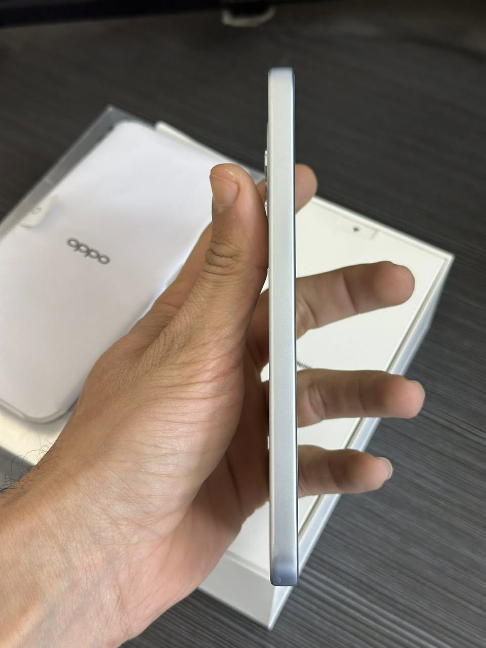 للبيع جهاز oppo Reno 14 F5g غير مستخدم فقط فتحة الكارتونة 

على وضع الشركة 

غراض على وضع الشركة 

 12GB -512GB ذاكرة 

تصوير تحت الماء 10 امتار غني عن التعريف 

سعر الجديد 520 الف 

سعر البيع 425 الف

*********** واتساب
