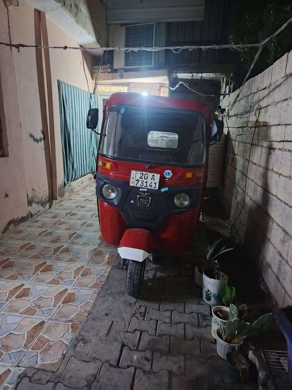 سلام عليكم تكتك للبيع مصبوغة لجماليه بدون لا ضربه ولا طخه رقم وسنويه انكليزي مكاني ديالى بعقوبة للاتصال ***********
