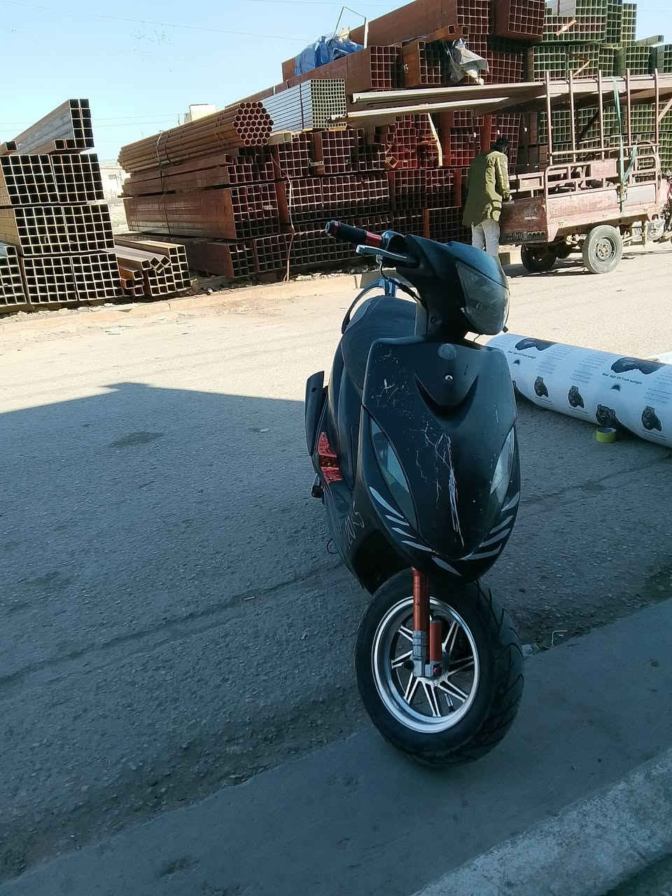 سلام عليكم دراجه ماكس عدله دراجه شلعه ومعدل درجه 55كهرباءيات كامله مكمله مكاني بغداد  الدورة ***********بي واتساب سعر 450وبيه مجال
