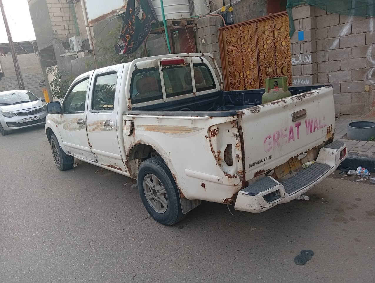 سياره بيكم كريت ول موديل ١٢سياره باسم ابن عمي ابيعها على وضعها  ابيع كوم حديد تجي وشوفها تنقص دهن بس تمشي كلشي مابيه ومعامله مالت رقم كامله سنويه تنتهي27 بس تراجع عليه اي غرامات علي السعر ٢٧وبيه مجال حك جيه عنوان البصره منطقه القبله الهاتف***********
