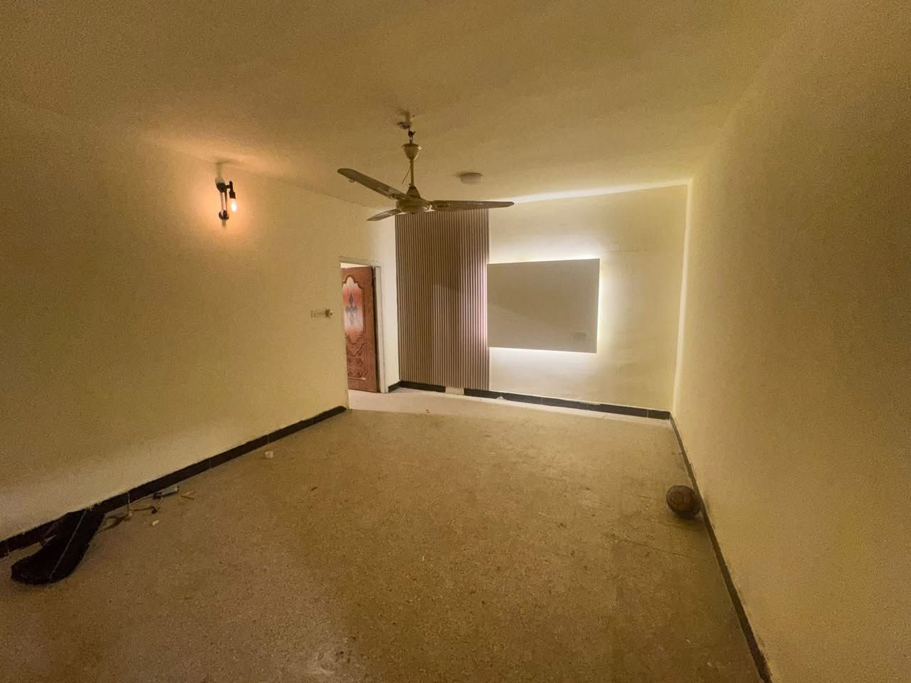 🧱 دار للاايجار مــســاحــتــه 100م 

ـــــــــــــــــــ

#المــــوقـــــع //حي الحسين قرب مدرسة الحديبة

_________________

#االمساحــــــة // 100م

___________________

🔻 المحتويــــــات //

#الطابــــــــــــــق الأرضـــــــــي //

غـــــــرفــه واستقبــــال   ومطـــــــبخ وهـــول ومجـمــــــــع صحـــــــــــيات

#الطابــــــــــــــق الثانــــــــــــي//

بيتونه/

🔻الــــســعــــر/خــاص

___________________

#لـلأســتفــار أكثـر الاتـصـال ***********

ق______________________

🔷 لمــــــن يــــــرغب فــــــي عــــــرض عقاره طابــــــو صــــــرف او زراعــــــي او تجــــــاري يرجــــــى مراســــــلتنا 🔷
