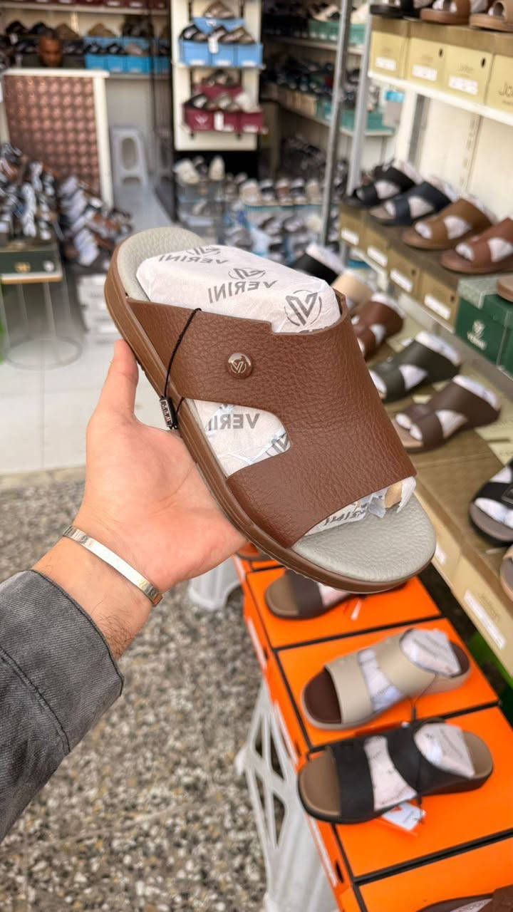 ازياء تميم  
وجبه جديده من الشحاطه الجوليان الأصلية 🔥
تصميم شبابي أنيق وخامة جلد
قياسات صحيحة ومضبوطة من 40 إلى 46
📍 الشرقاط السوق الجديد شارع الخياطين رقم المحل 29 ازياء تميم مقابل مجمع السلام
📦 يوجد توصيل لجميع محافظات العراق بسعر 5000 فقط
📲 للطلب أو الاستفسار راسلنا على الخاص أو واتساب: ***********
