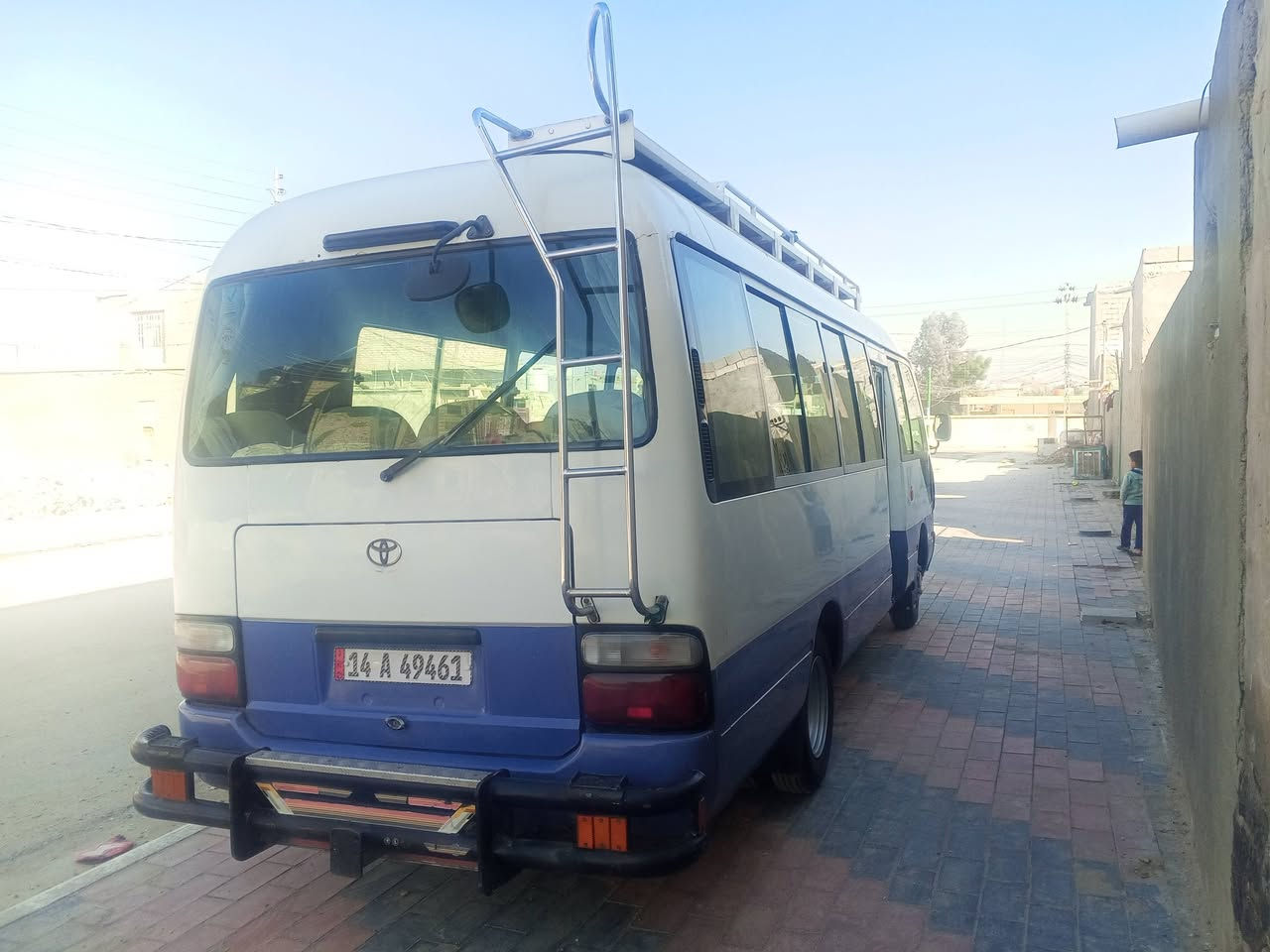 سياره خير من الله خطها نجف كربلاء بيها مكانات صبغ بالابيض والازرق
***********
***********
