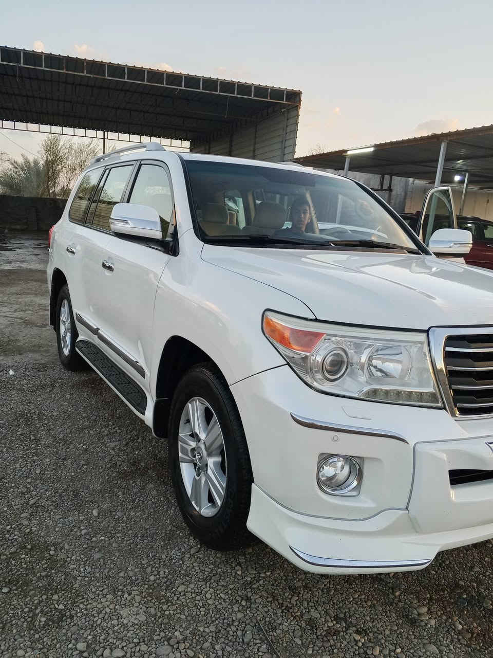 لاند كروزر  2012. GXR V6 فول مواصفات بدون اي ضرر للستفسار اتصل على الرقم ***********
