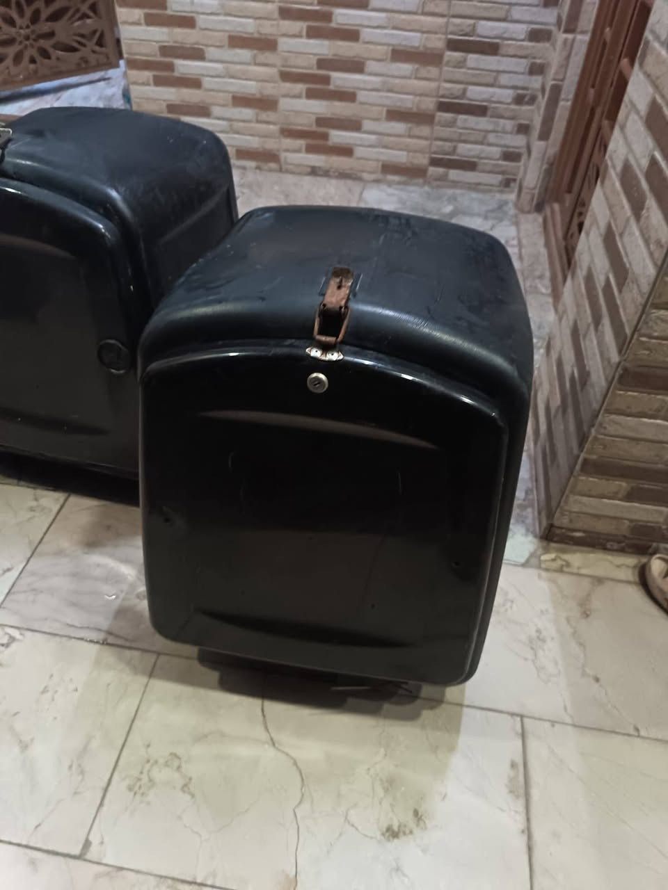 السلام عليكم صناديق دلفري حجم كبير للبيع عدد 4الواحد 25وبي مجال كلهن80قفل ***********
