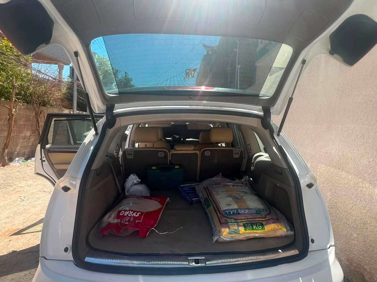 اودي Q7
موديل ٢٠١٣ 
وارد خليجي 
فول مواصفات 
تحكم استيرن كشنات كهرباء بانوراما فتحتين 
كلمات جلد سبعه راكب 
محرك ٣٠٠٠ ستة سلندر سوبر 
كير ومحرك مكفولات 
4×4
بردات 
مسجل شاشه 
تاثيرات جدد 
صدر جديد 
السياره كاملة مكملة مناقصه شي
الاتصال ***********

