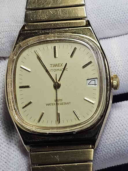 ساعة تايمكس اوتو نضافه 100%
عمر 1982
للمهتم واتساب ***********
