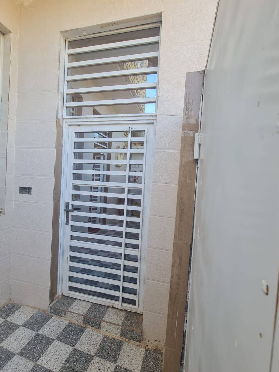 دار للبيع مستعجل .للاستفسار ***********
