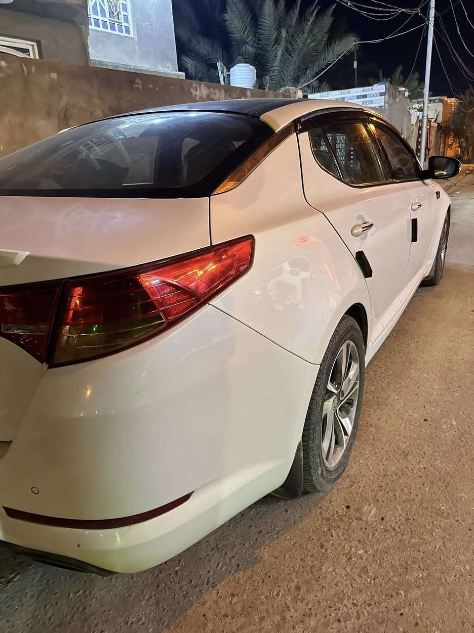 السلام عليكم للبيع
نـــوع السيــــارة : أوبتيما 
المـــــــوديــــــل :2011
لـون الســـــــيارة : ابيض 
عدد الاسطوانات : 4. 
حجـــم المحــرك : 2000
رقــــم اللوحـــــة : اربيل. 
تبريد.            شرط. 
سيارة.       خليجية. 
مكينة. و كير.       شرط 
حداية.  خلفي امامي 
كلة.    جديد. ع ايدي.  
تخم تاير. جديد. مع ويل
- [ ] كشنات كهربائي 
- [ ] كراسي. كهرباء 
- [ ] سيارة.  خليجية. 
- [ ] سيارة.     ماشية.    155 كيلو. مو ميل. 
- [ ] الملاحظـــــــات  سيارة. 
- [ ] رحمه الله والديك. عطرنة. كلمة طيبة. 
- [ ] مكان سيارة بالدوانية. 
- [ ] السعر              125. بيها مجال. 
- [ ] اخوان كلشي مذكور واضح كدامكم 
***********
