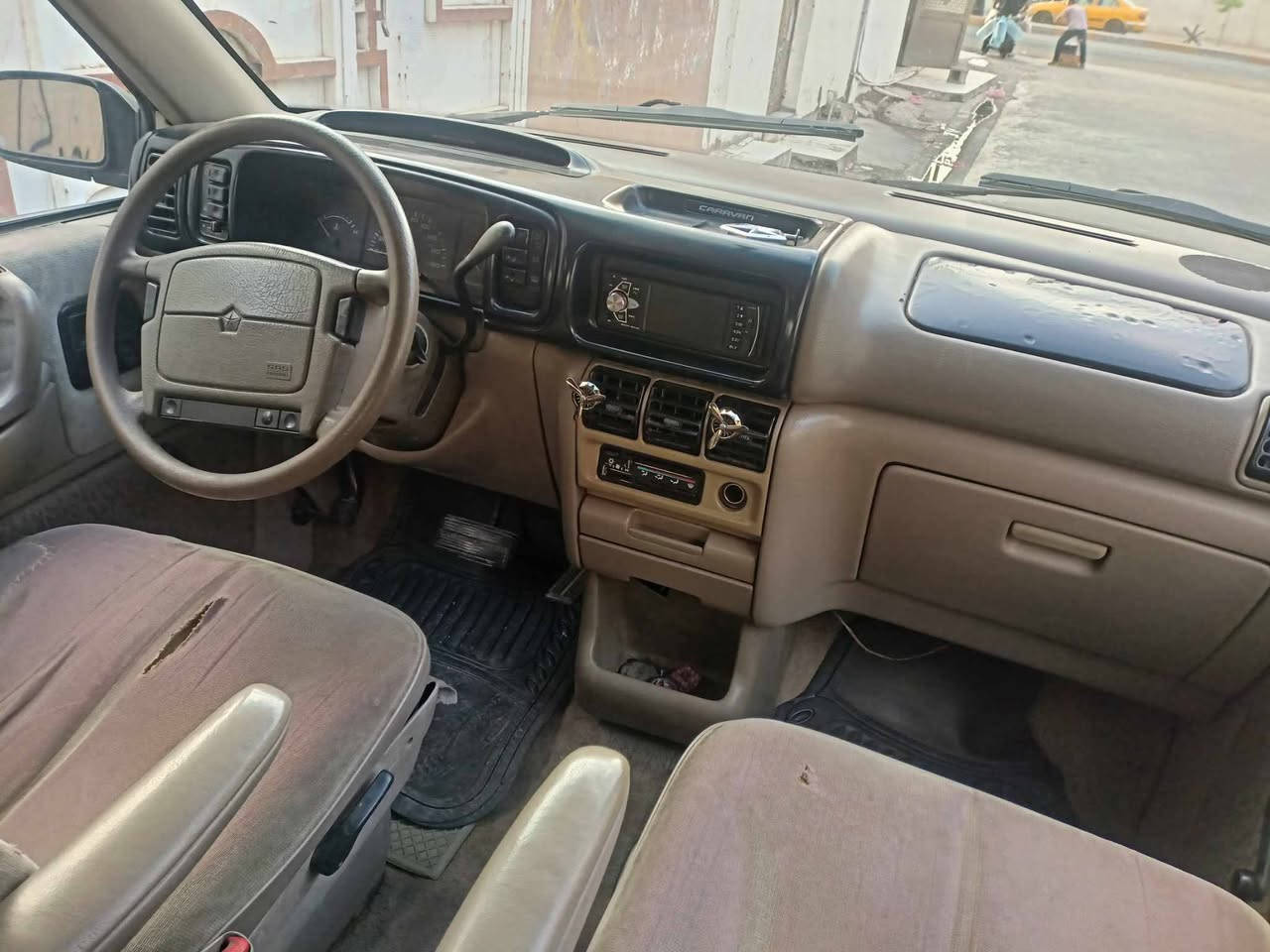 من رخصة ادمن دوج كلايزر موديل 1994 رقم كركوك مشروع وطني  شرط التحويل بيه بطاقه بانزين محرك كالوبر بلاد لا صرف لا بخار كير كهربائي تبريد بس كمبريسر كهربائيات كله شغاله سعره 38 و بيه مجال للشراي للبيع او مراوسه حسب القناعه خاص موجود و الرقم ***********
