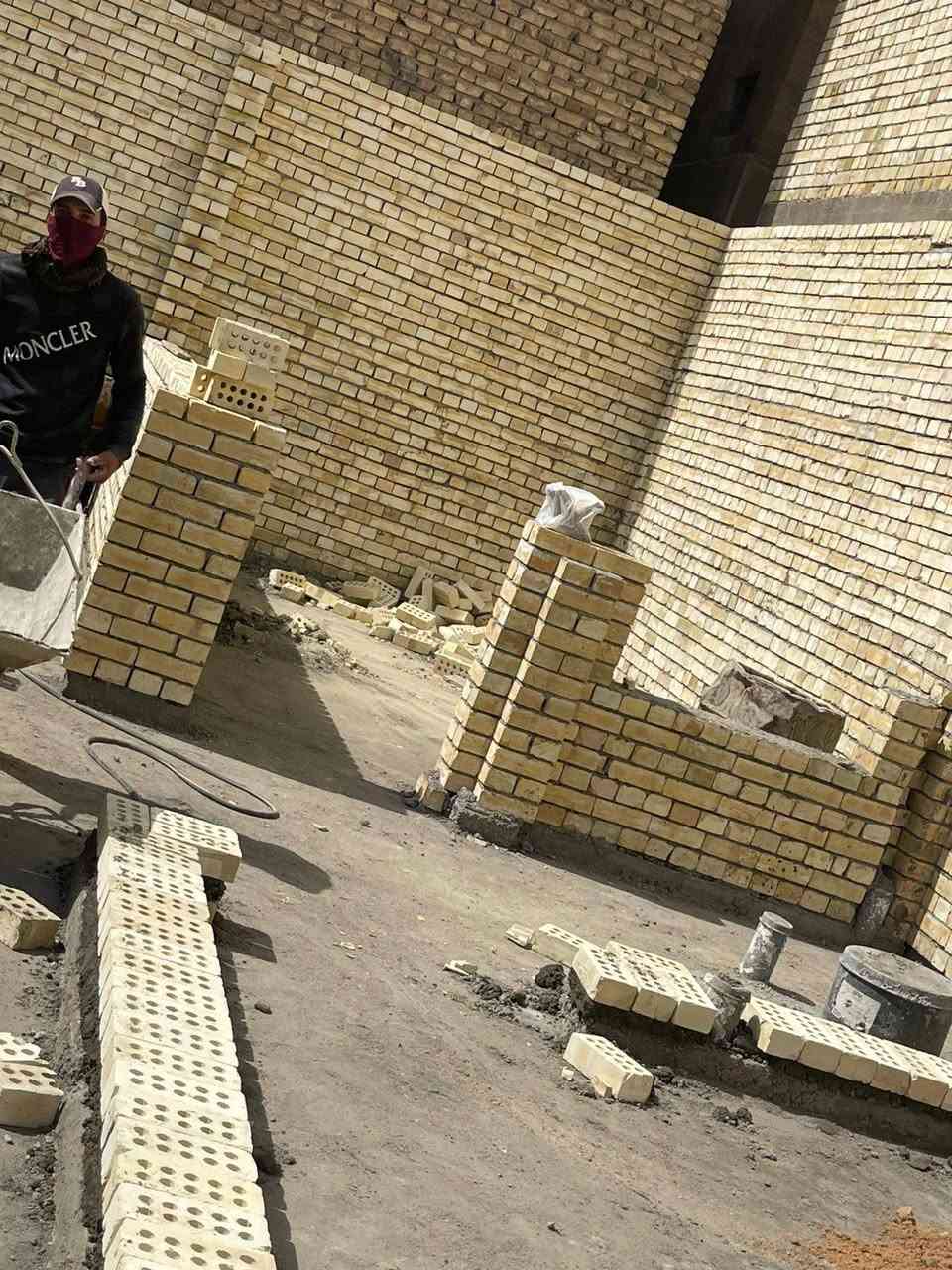 كادر بناء  متكون من 3 خلفات بناء درجه اولى مستعد لبناء المجمعات السكنيه
والبيوت الاهليه
للتواصل
***********
***********
خلفه حسين ابو علي للبناء الهندسي
