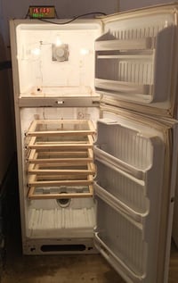 ثلاجة • سعة ٤٠٠ل • بدون بطاريه