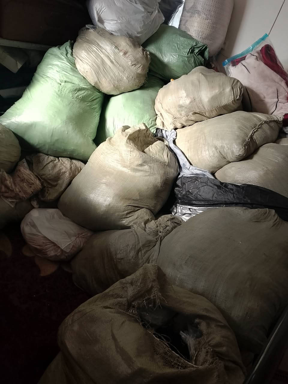 شباب بنات عندي ملابس صيفي الي تفيدة يتصل  ***********
