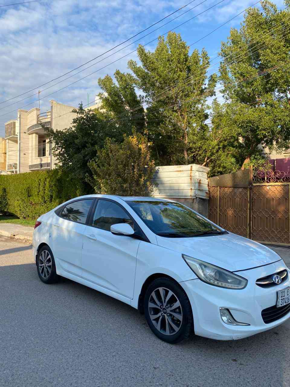 السلام عليكم
للبيع اكسنت موديل 2016 

فول مواصفات 

فتحه سقف 

أربع دسك

ستيرن صاج 

منضومه زنون

شاشه 

لد امامي 

لد خلفي 

محرك 1,6 

مكفوله مابيه صبغ فقط بارد قليل بلجاملغ الخلفي 

السعر 11,300$  يعني 113 ورقة بيه مجال 

مكان السياره بغداد العامريه 

الاستفسار ***********
