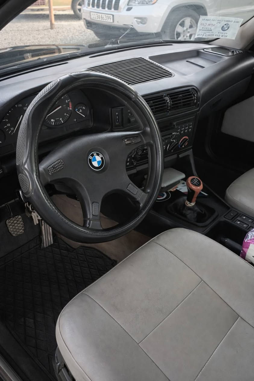 بي ام 525 كلشي ما ناقصها سياره تخبل رقم دهوك سنويه صاقطه بيها وكاله راعيها موجود كير عادي وياله رياضيه غرفتها تخبل مكان ديالى خالص اكفلك شرعيات وتحويل 
سعر خاص


**إذا كنت صاحب هذا الإعلان وتريد حذفه لأي سبب، رجاءا أرسل رسالة إلى الدعم الفني**