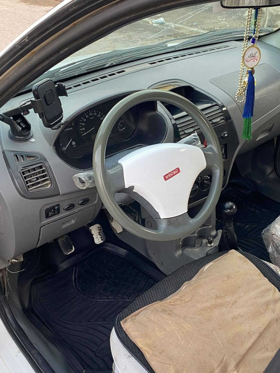 السلام عليكم
تايبا 2012 لون ابيض رقم واسط سيارة جديدة خير من الله بدون حادث كير ومكينة مكفولات تدفئه تبريد سيارة مال جناي نظيفة كلش شادله تخم تاير خط ابيض مثل ما بالصورة السنوية باسمي لل2029 سعره 41 ورقة وبيه مجال بسيط مكان السيارة الشعب السريدات ***********
