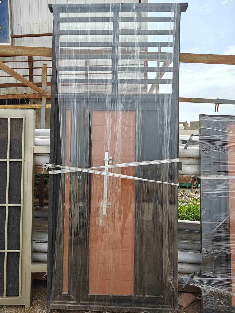 السلام عليكم

اخوان الغوالي ابواب شبابيك جراجيب ابواب خشب 🚪 كلشي متوفر اي شي تحتاجون توصيل موجود

العنوان كوت حي الحكيم مقابيل الحسينيه ياسر خليفه
#الاسعار_جداً_جداً_مناسبه

#لتواصل 🏃🏃🏃🏃👇👇👇
***********
