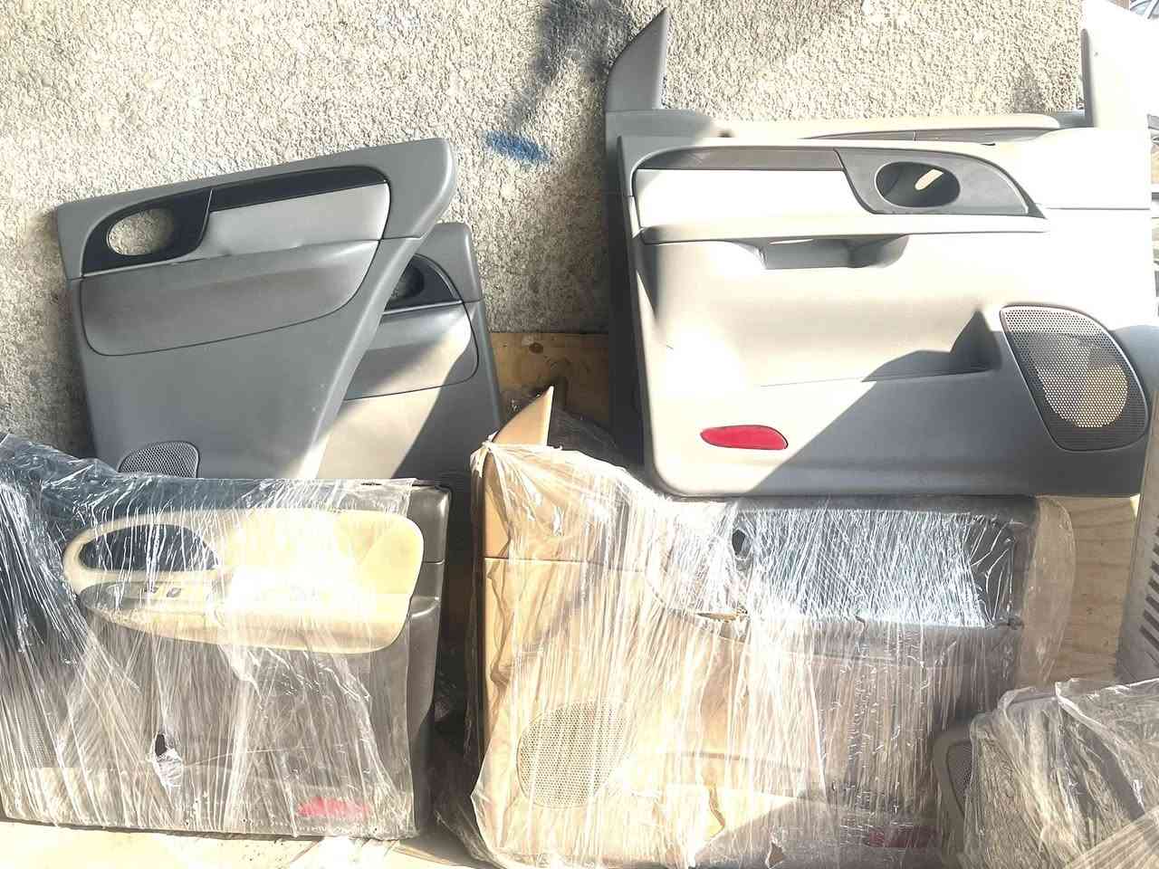 حياكم الله جميع اعظاء الكروب المحترمون 
تتوفر بطانه باب لون رصاصي جمسي انڤوي  و  تريل بلايزر 
يتوفر لون اسود و مطعم بيجي و يتوفر لون بيجي و لون رصاصي 
للتواصل و الاستفسار على هاتف المحل ***********
سعر التخم ٤ قطع ٣٥٠ الف دينار و تتوفر خدمه توصيل جميع المحافظات عنوان المحل بغداد طريق معسكر الرشيد مجمع مشن
