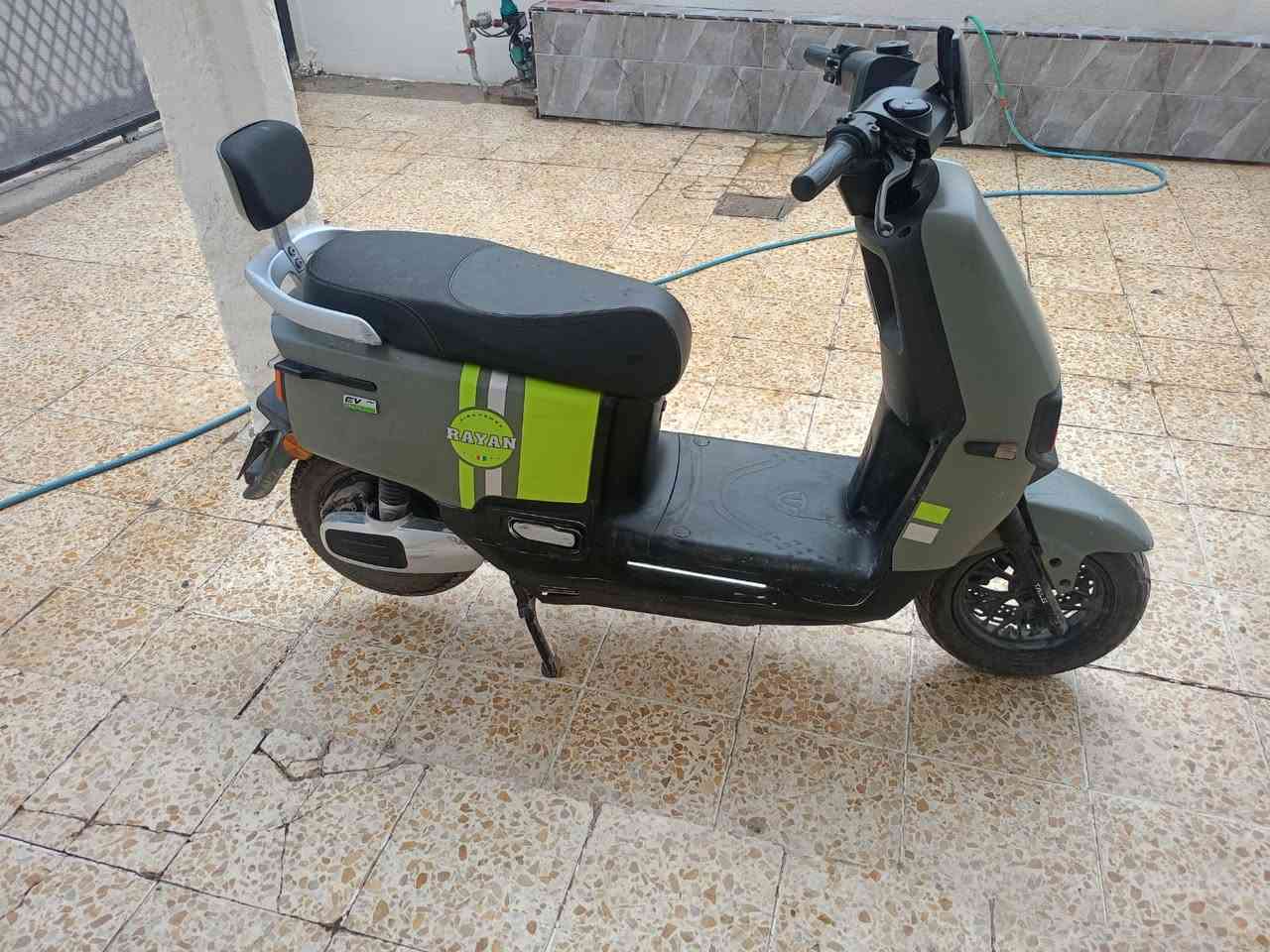 سلام عليكم 
دراجه شحن للبيع 
الريان تيسلا2025
السعر 850وبيها مجال 
6بطاريات دبل سويج وبصمه
كهربائيات كله شغاله 
***********
