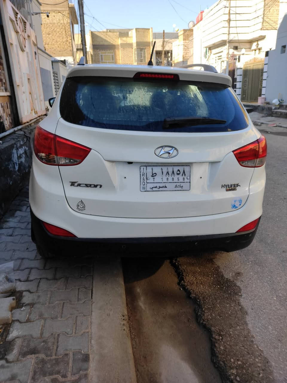 توسان 2011 
بانوراما 
فول عدا البصمة
حساسي خلفي 
كاميرا + شاشة
تبريد ثلج 
كير و مكينة كفالة
صبغ حزام 
وضربة بالصندوق 
رقمي بغداد باسمي مداور ثاني يوم
130 وبيها مجال حك الجية 
***********
