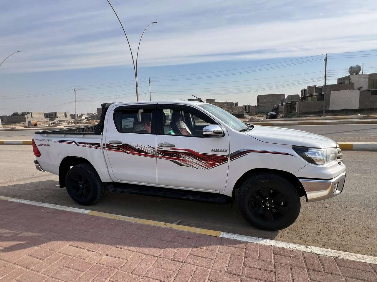 بيكم هايلوكس فور ويل 2017 كويتي باب اول رقم بغداد سياره بصمه  وشاشه كبيره اصليه  السياره نضيفه جدا 
سعرها 265 وبيها مجال
مكان السياره رمادي 
الرقم ***********
