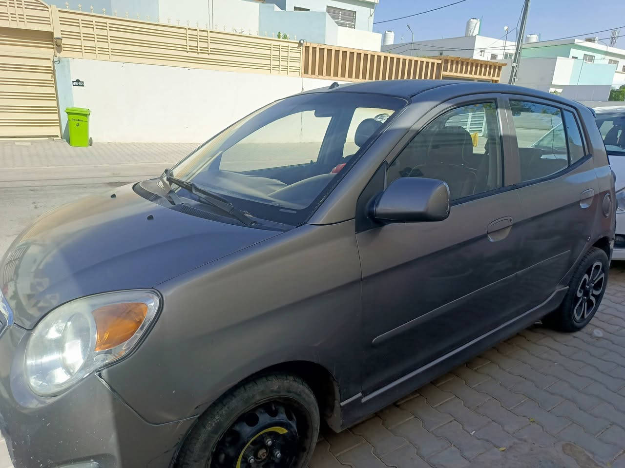 السلام عليكم 
بيكانتو 2010 شكل رياضي دمعة لون رصاصي .. بيها صبغ حزام . .. محرك مكفول وكير اوتوماتيك مكفول وماشية 136 الف سنتر لك 5 بيبان .. جام كهربائي 4 ابواب .. اشاير بالمري .. وتحكم كهربائي بالمري .. كشافات ضباب بلادي حجم كبير . رقم اربيل  . سنويتها ٢٠٢٧. تبريد شغال .. شاشة وكاميرا اصلية والمواد  الي مبدله بيها مو تجارية  .. دواخل نظيفة .. ماكو لا نضوحات لا دهن لا اي شي وماء راديتر زيتي .. بانزين كله محسن واصلا ما تصرف بانزين .. محرك 1200 ٤ سلندر  .. تخم ويل كب بلادي .. عدة كاملة حتى طفاية حريق

السعر المطلوب 65 مجال قليل للتواصل واتساب ***********
عنواني نجف
