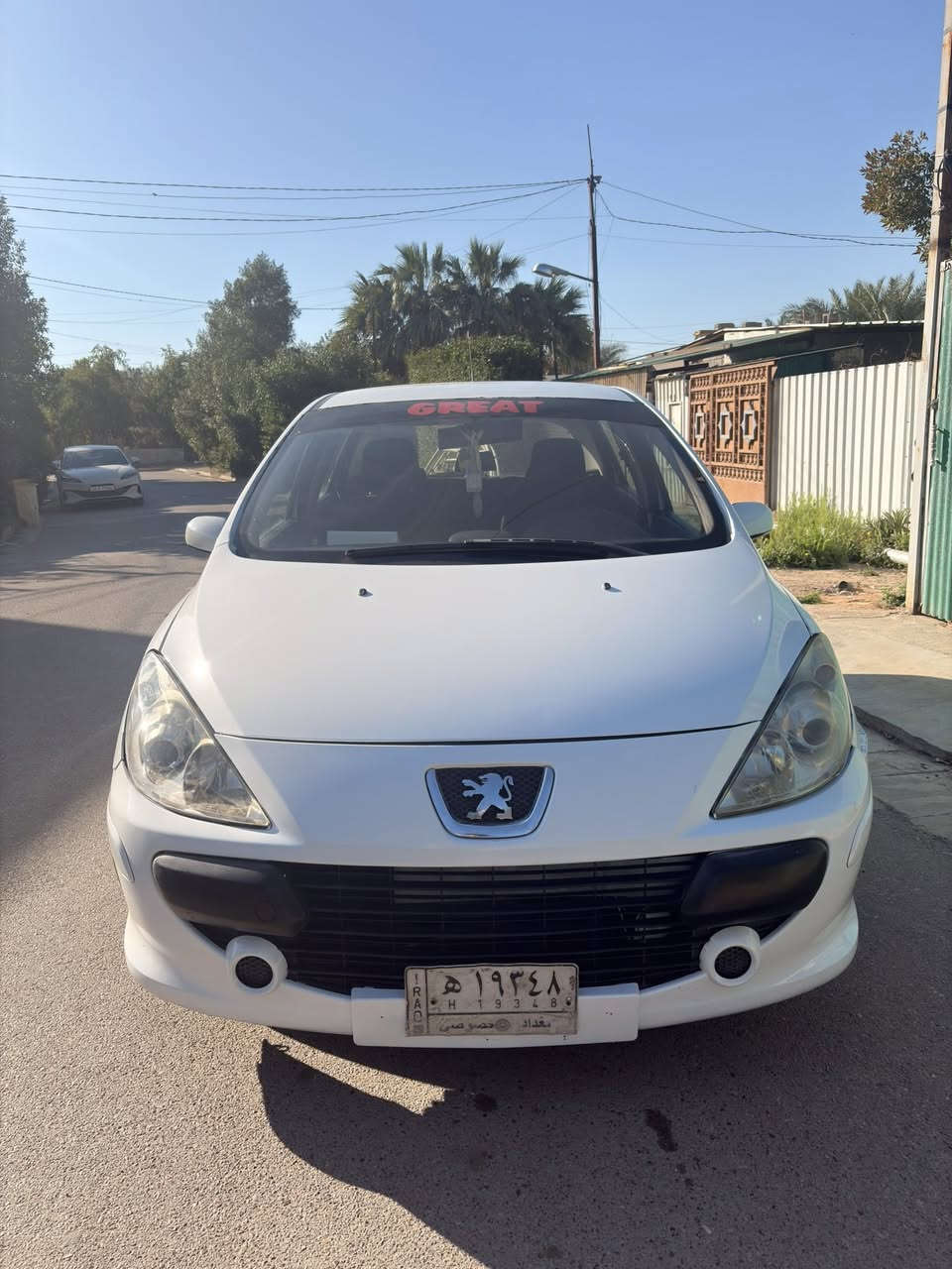 سلام عليكم 
بيجوا 2006(للبيع)
رقم بغداد 
باسمي مداور بنفس اليوم 
سياره بلاديه ونضيفه 
بيها اجزاء بسيطه صبغ للجماليه 
السياره بدون حادث ولا ضربه
مكينه كير خير من الله لا تبخير ولا تنقيص
المكينه جديده مصار شهر من شادها 
مشط جديد 
بور ستيرن جديد
عليها ادامه كامله 
تبريد فريز جديد 
مكاني حي جهاد 
***********
