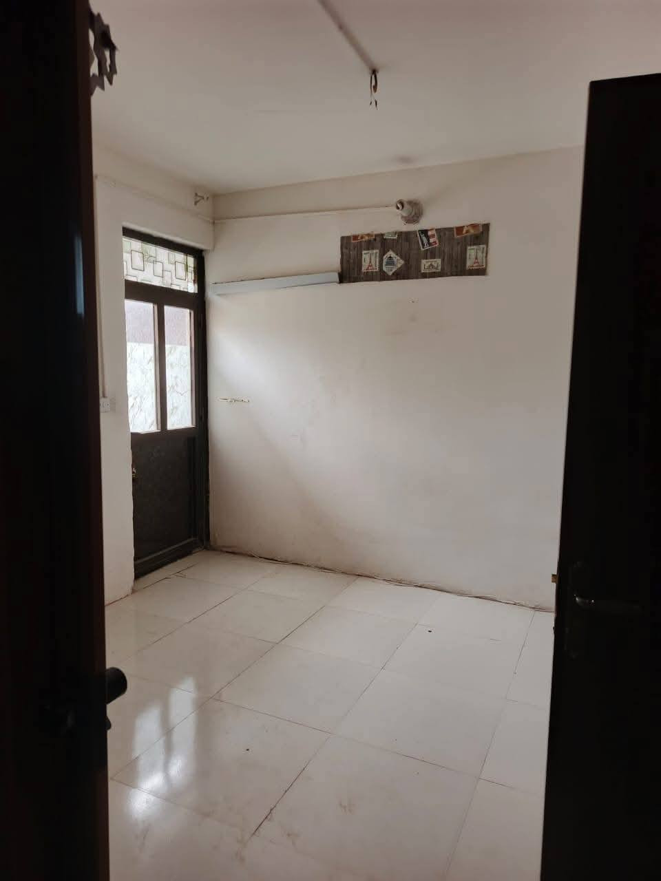 للايجار شقق طابق ثاني الشعب التجار الأولى قرب اعداديه بلقيس بيه ٢نوم وصاله وخدمات الإيجار ٣٥٠ للاستفسار ***********
