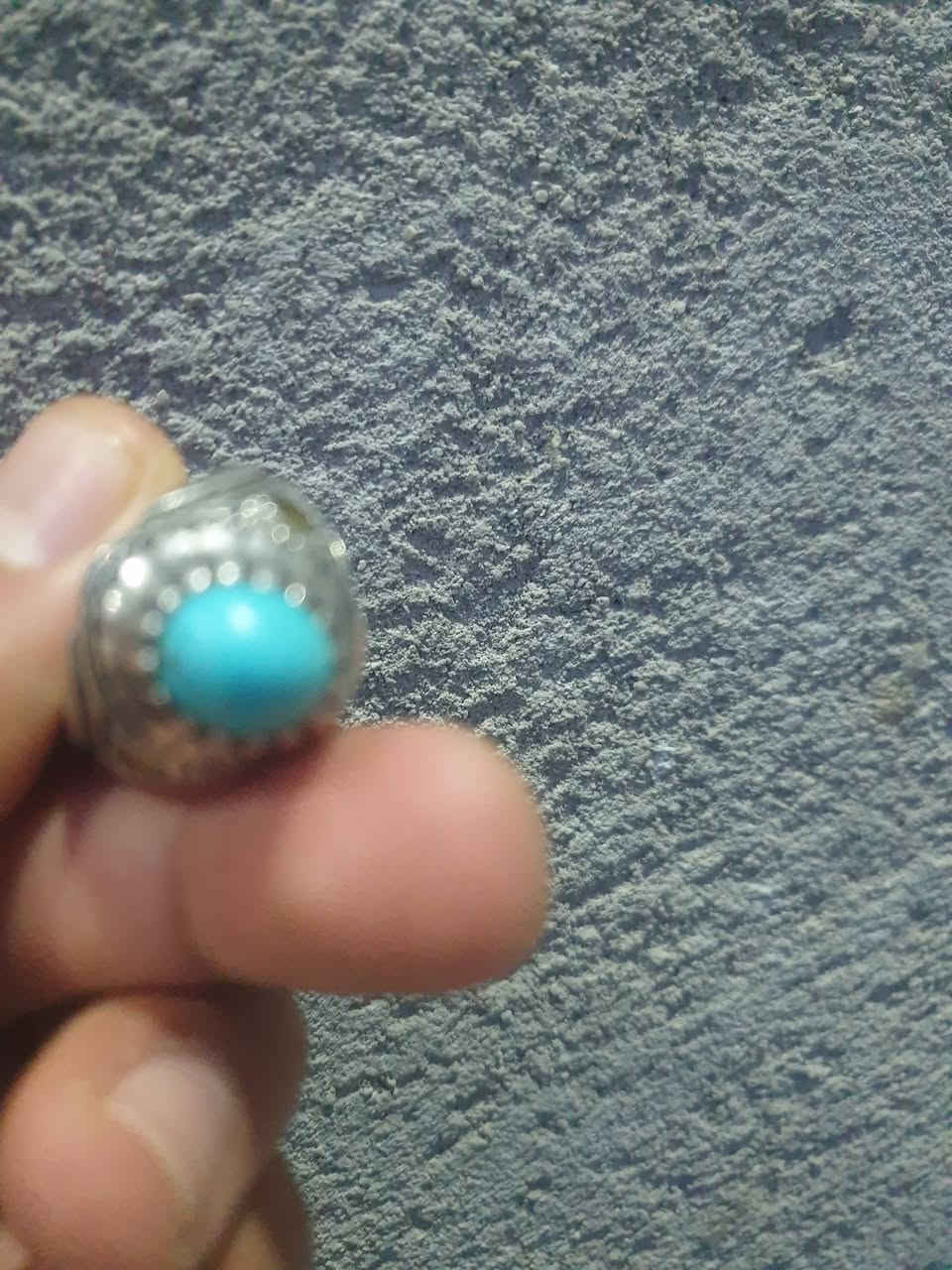 خاتم فيروزي للبيع صياغة ثقيلة جدا واحد الشروط اصلي وقديم وجوانب حجر الزبرجد السعر خاص للعلم الخاتم بالواقع جميل جدا وتحفة مكاني ناصرية


**إذا كنت صاحب هذا الإعلان وتريد حذفه لأي سبب، رجاءا أرسل رسالة إلى الدعم الفني**