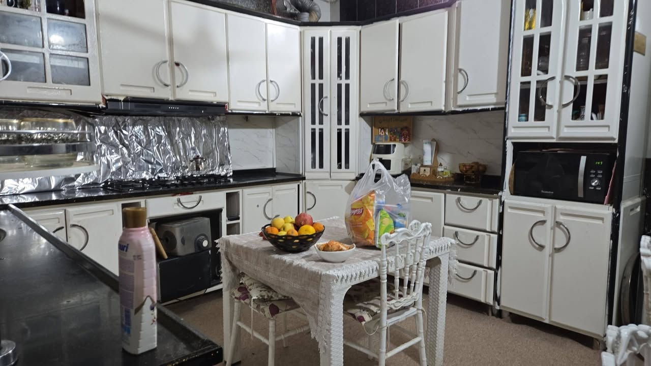 كاونتر للبيع بي دي اف ومرمر وياه غساله صحون وفرن 1.900
***********
