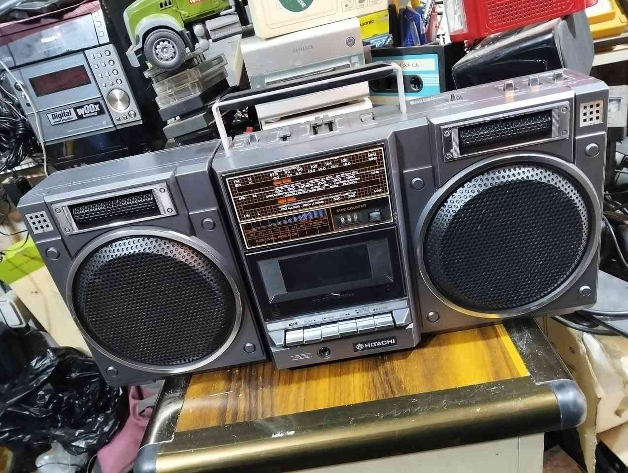 راديو مسجل هيتاشي
صناعه ياباني صنع سنة 1983
جهاز بلادي غير داخل تصليح 
الجهاز شغال بالكامل 
يوجد فديو بالمنشور يوضح التشغيل 
للحجز المراسله على الخاص


**إذا كنت صاحب هذا الإعلان وتريد حذفه لأي سبب، رجاءا أرسل رسالة إلى الدعم الفني**