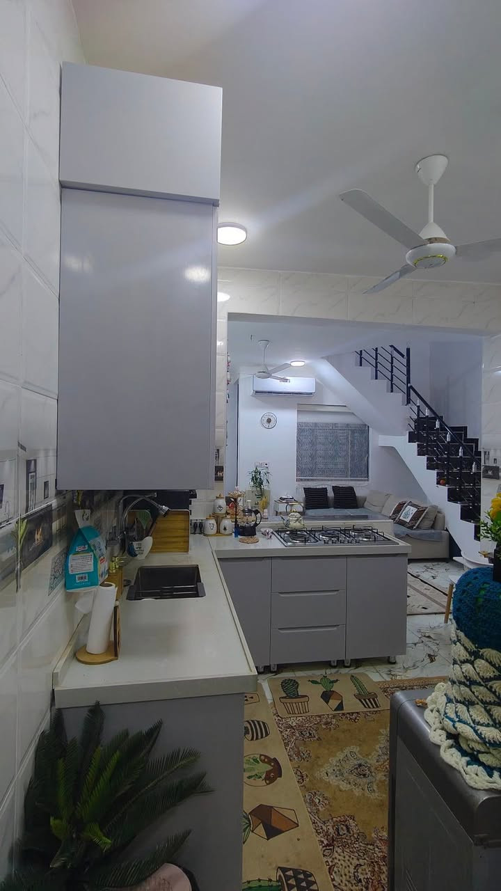 مشتمل في حي الحكيم  بناء سنة 2025 جديد مرقم 2293 من جهه معمل الاوكسجين مقابل الدبية
110متر طولي واجهه 5.5 متر نزال 20متر
يحتوي على استقبال ومطبخ وهول داخلي و غرفة نوم وصحيات داخلية وخارجية
معروض ب 41مليون وبي مجال
الشراي يتصل ***********
