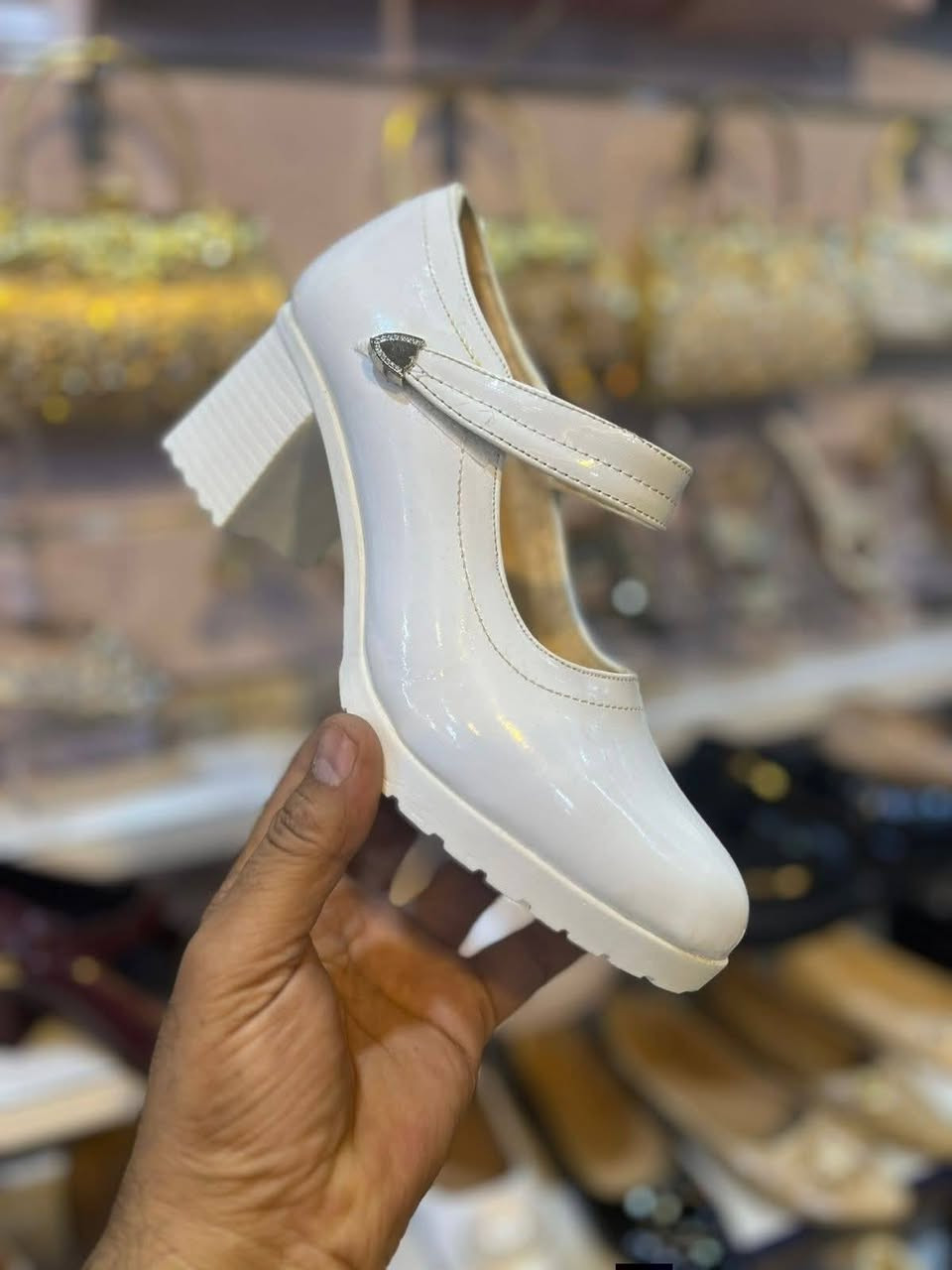 معرض الرواق يقدم لكم كل ما هو مميز 🔥👇🏻

#كعب_نسائي_كوالتي_عالي_

#السعر__٧__الف

 كعب مربع طبي  كوالتي عالي ♥️

 كعب نسائي كوالتي عالي مميز وأنيق
القياسات ٣٨-٣٩-٤٠

للحجز_وللاستفسار_مراسلة_البيج_او_واتساب
*********** 📞
*********** 📞

#توجد_خدمة_توصيل

#العنوان_كوت_شارع_الهوره_مجمع_الروان
#ليس_لدينا_فرع_اخر

كوت عناية_بالبشرة اكسبلور الرواق دهل اوران, واسط
