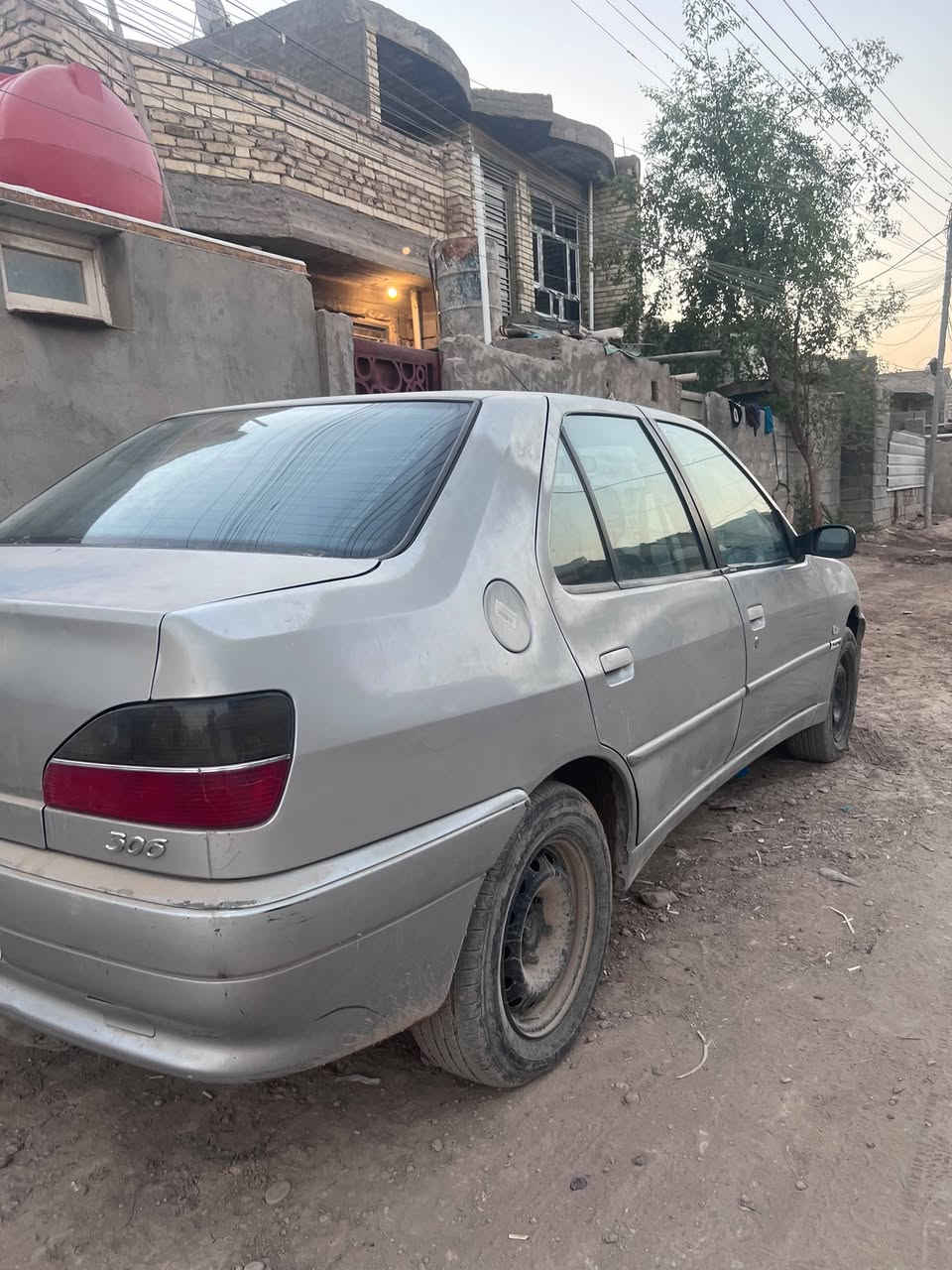 سلام عليكم سياره بسمي تحويل ثنيوم موديل2001 سياره خير من الله سعره65رقم تلفون***********
