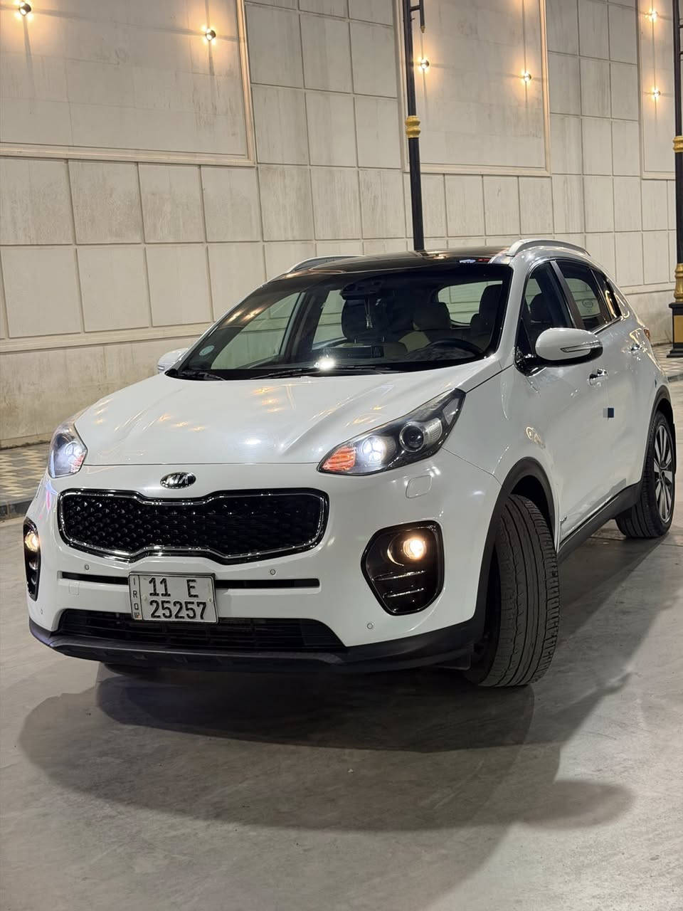 لــلــــبــــيــــع فــــقــــط
Kia Sportage 2019 🇰🇷 
فول مواصفات خليجي  
محرك 2.4 GDI 
4 سلندر
ماشية 64 ألف كم فقط 📍
رقم بغداد خصوصي 🏷️

• المقاعد جلد  
• سقف بانوراما 🌤️
• كاميرا خلفية 🎥
• بصمة 🔑
• شاشة 📺
• نظام المفتاح الذكي
• حساسات مطر 🌧️
• حساسات ضغط الإطارات
• مثبت سرعة 🚗
• مرايا كهربائية
• مقاعد كهربائية
• تبريد خلفي ❄️
• تحكم أوتوماتيك بالحرارة 🌡️
• نظام ال ABS
• ESP نظام الثبات الإلكتروني
•  هاند بريك كتروني
• 6 وسائد هوائية
• كشافات ضباب
• زينون + LED 💡
• Apple CarPlay 📱
• نظام تحكم صوتي 🎶
• قفل أمان للأطفال

اللون: أبيض  

 ________________________________

السياره مكفوله كفاله عامه ماعده رصعه بل باب 
السعر: 20,000$
مكاني : بغداد الكراده 
  ***********
