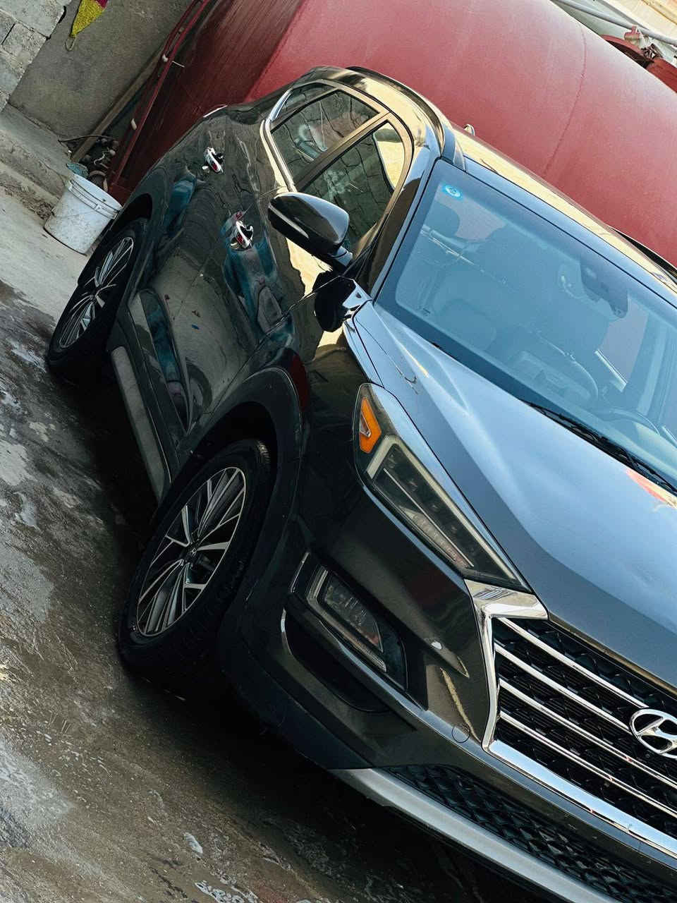 توسان 2019 وارد امريكي
فول مواصفات واحد على واحد 
بنوراما 
5 كامرات 
شاحنه وايرليس 
كشنات تدفئه تبريد 
الستيرن تدفئه 
صندوق بصمه 
مكفوله من الشاصي واللغد 
مكفوله مكينه وكير 
تخم تاير 
باتري جديد 
تبريد ثلج 
مكينه 2400 
مكان بغداد 
السعر 160وبيها مجال حق الجيه 
رقم الهاتف ***********
