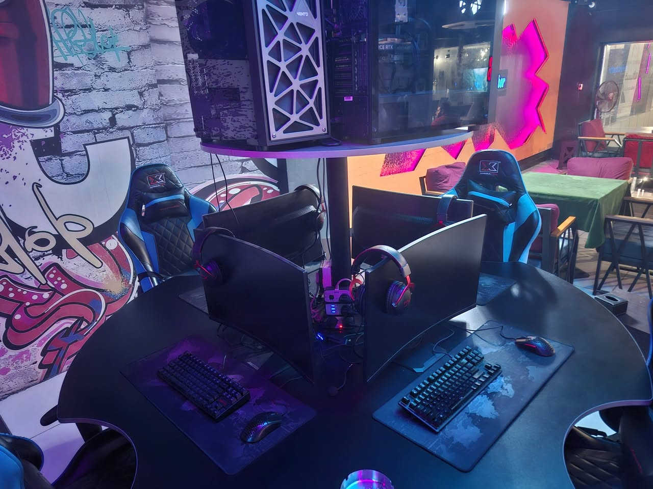 من رخصة الادمن
غراض قاعة للبيع شاشات عدد 22 نوع كيكابايت 16 مقوس والباقي عدل مواصفات الشاشات دقة full HD الوان واضحة وقوية 180hz مداخل dp وhdmi 
بالإضافة إلى 16 سماعه من نوع هايبر اكس كلاود 2 
و6 سماعات رايزر 
ماوسات عدد 15 هايبر اكس واحد اتاك شارك و6 رايزر 
كيبوردات عدد 12 هايبر اكس نظافة فول و4 ريددراغون و 6 رايزر  
الاسعار 
الشاشات 150 
السماعات 75 وبيها مجال 
الماوسات 25 
كيبوردات 25 
للتواصل خاص او على الواتساب ***********
