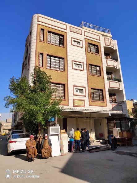 للبيع بناية تتكون من 4 طوابق عدد 8 شقق ومحلات عدد 2 مؤجرة بوارد 3 ملايين وربع بناء حديث مجهزة بالكامل من تانكيات سخانات ماطورات  الموقع الاعظمية بين شارع 20 وشارع ابو حنيفة للاستفسار التواصل على الرقم ***********
او التواصل عبر الواتس آب
***********
