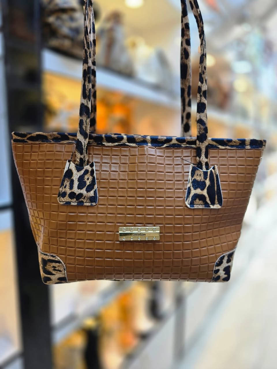 حقيبة نسائي
جلد طري 
حجم وسط
✨السعر 8.000✨
——/——/——/——
توجد خدمة #توصيل
 طويريج 2.000
الاقضية البعيدة 3.000
كربلاء 3.000
باقي المحافظات 6.000


**إذا كنت صاحب هذا الإعلان وتريد حذفه لأي سبب، رجاءا أرسل رسالة إلى الدعم الفني**