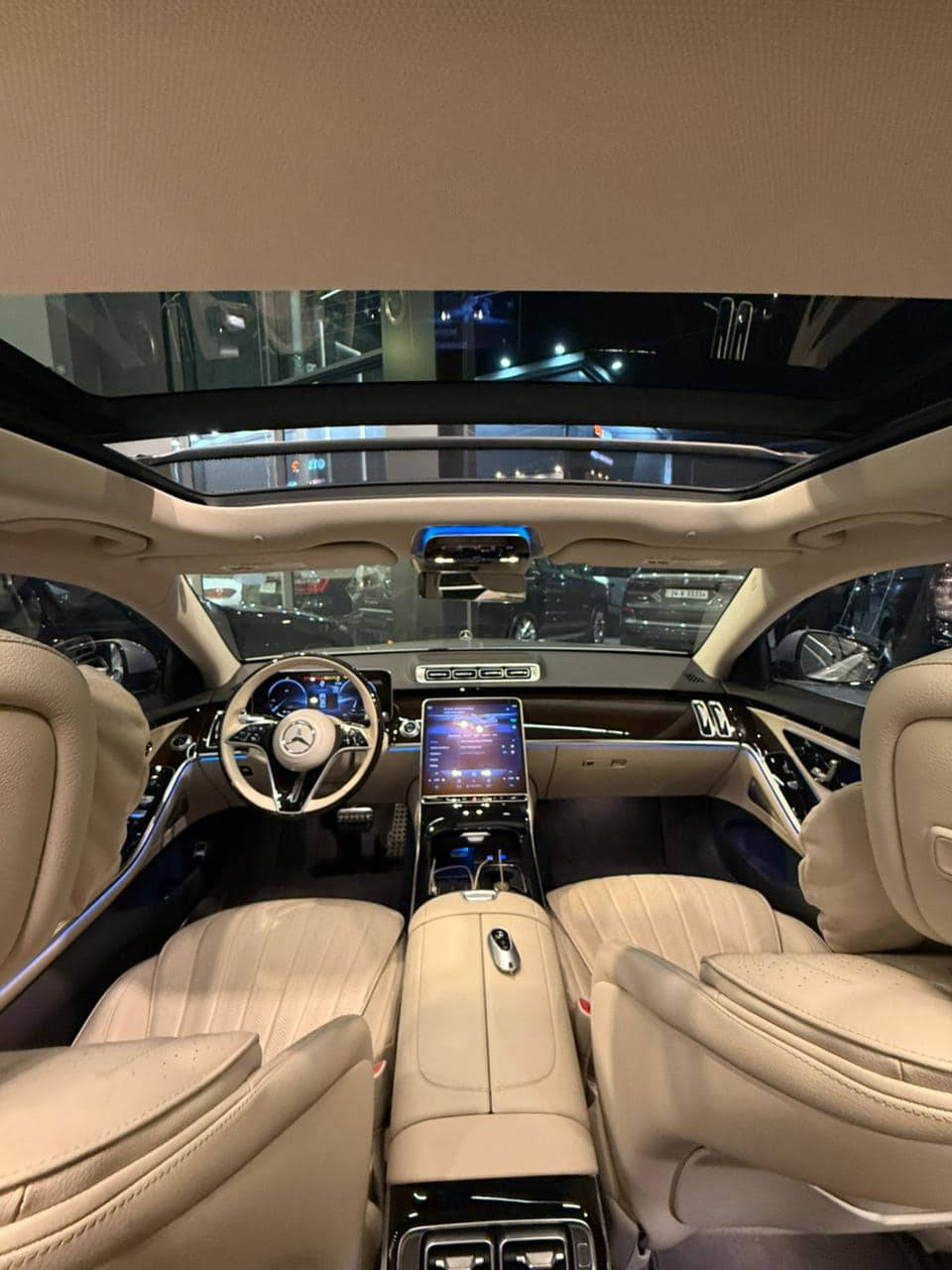سلام عليكم 

‏‎‏                 Mercedes Benz _ S 500 
_____________
‏‎‏‎‏‎النووع : S 500
‏‎سنة الصنع : 2023
‏‎‏‎‏‎المسافة المقطوعة: mile  42,000
‏‎‏‎‏‎سلندر : V 8
‏‎السعر : 820$ ورقة 
*********
‏‎السيارة وارد امريكي سويجين ومكفولة من كلشي بدون صبغ بدون تعديل مواصفات بانوراما فول فول السيارة جديدة و مابيها اي نقص كلشي بشرط
____________
‏‎‏‎‏‎‏‎🌎 العنوان : اربيل ازادي المعرض الپينا  
‏
‏‎‏‎‏‎‏‎📱 للاستفسار يسعدنا تواصلكم معنا على الأرقام التالية
‏‎‏‎‏‎‏‎
***********
***********
***********
