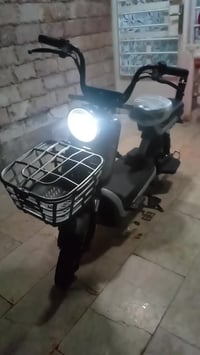 البيع دراجه شحن  الريان  ٤ بطاريات  شاشه كترونيه   كفاله حجم ١٤  عنوان...