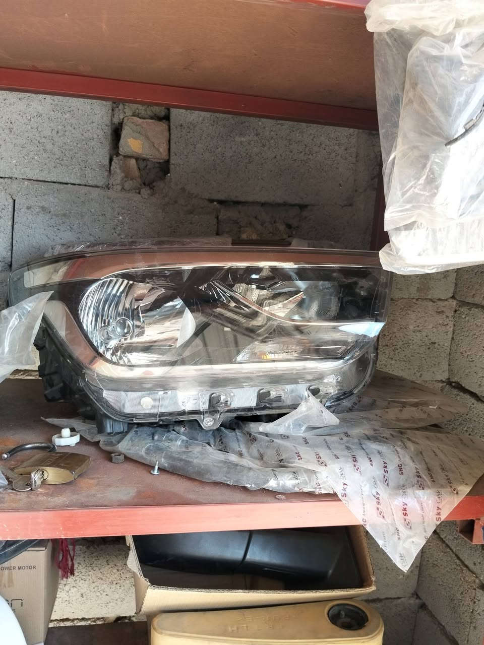 سلام عليكم من رخصت مدير الكروب محل  الاصلي لبيع قطع غيار استاركس بانسب الاسعار  المكان ذي قار قضاء الرفاعي الرقم ***********+***********
