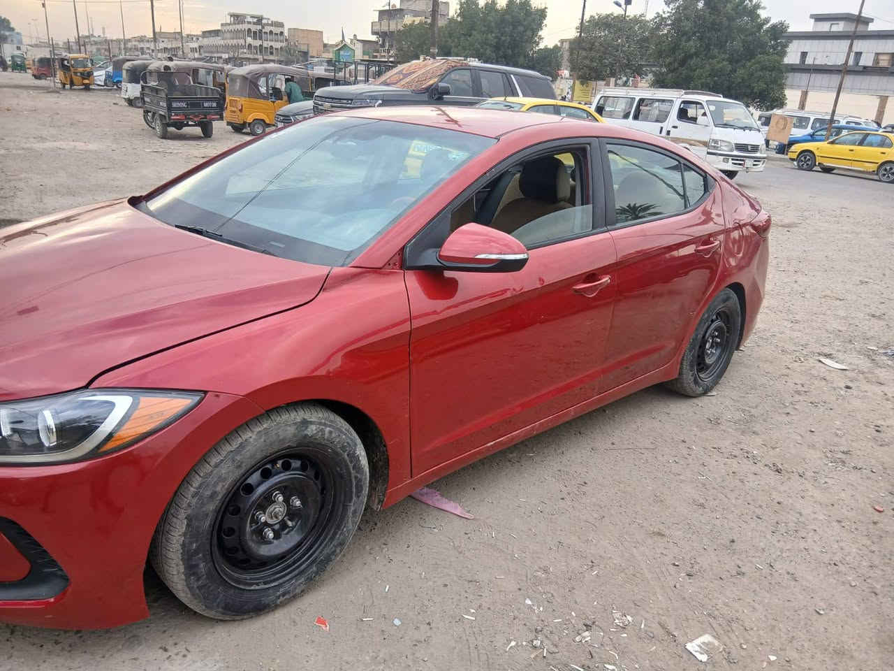 السلام عليكم 
النترا 2017
وارد امريكي  مكينه ٢٠٠٠دوش 
حادثها جاملغ خلفي 
وبنيد مبدل بدون دواخل 
بيها صبغ مكانات ابيعلك حزام
شواصي لغود تكم قماره مكفولات 
حداديه صدر جديد 
تخم تاير جديد 
رقم اربيل بسم جيراني تحويل مباشر
السعر 95وبيها مجال 
رقمي ***********
بغداد شعب
