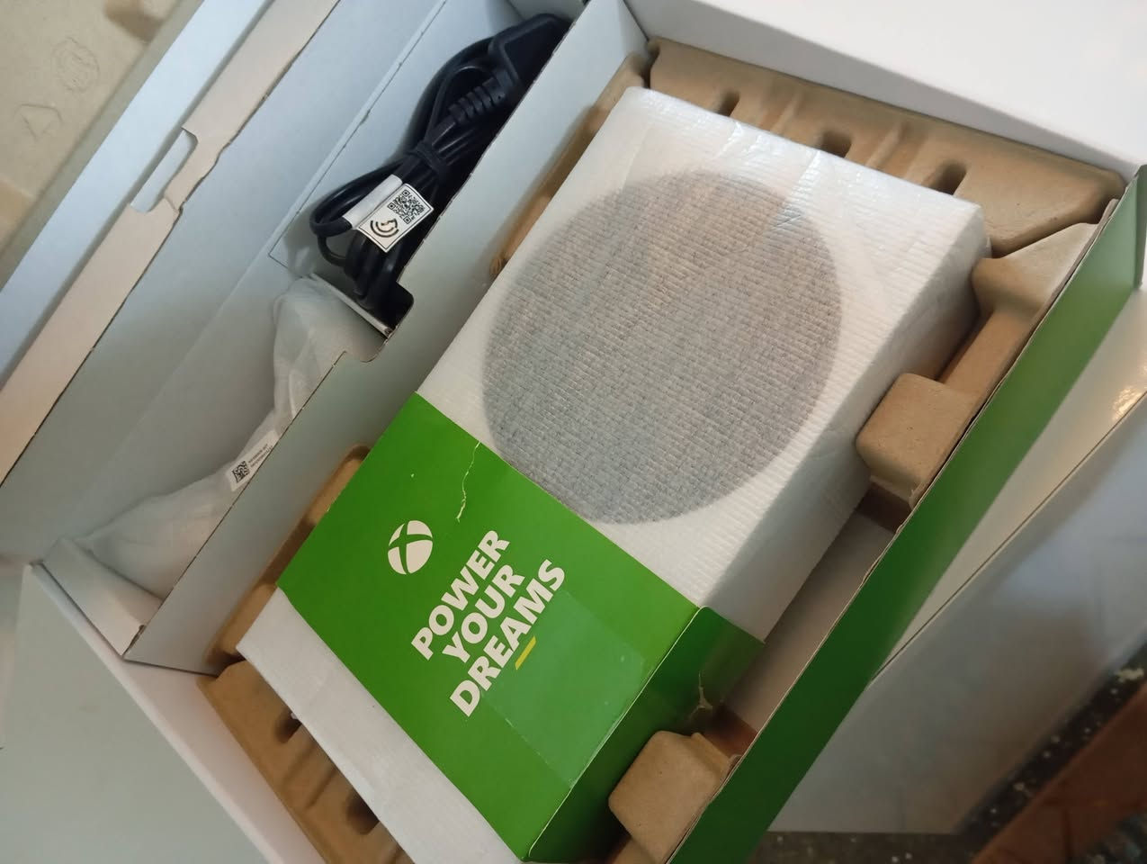 📌 للبيع Xbox Series S 
🔹 الجهاز نضيف كلش استعمال خفيف
🔹 كارتونه الأصلي + ملحقاته كاملة
🔹 بي اشتراك شغّال
🔹 ألعاب محمّلة وجاهز للعب
🔹 ضمان محل 3 أشهر
🔹 سبب البيع: عدم الحاجة
💰 السعر: 400 ألف  سيرس اس الجيل الجديد  نضيف جدا للبيع وياه اشتراك والسعر 400 وبي مجال بسيط


**إذا كنت صاحب هذا الإعلان وتريد حذفه لأي سبب، رجاءا أرسل رسالة إلى الدعم الفني**