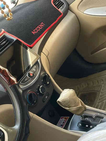 اكسنت موديل13
كير ومحرك مكفول 1600دبل قطره 
منضمومة تبريد مع تدفئة  كلشي داخل لسياره تحديث جديد 
مع شاشه كامرا مع شفط مري مع وجود جهاز سرقه داخل سياره 
سياره شركه العامه خليجي 
عنوان: بغداد حي الجهاد 
الهاتف: ***********
